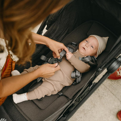 Ergobaby Metro 3 Baby Stroller for Newborns, Infants, and Toddlers - Travel Stroller with One-Hand Fold, Near-Flat Recline, Adjustable Handlebar - Onyx Black