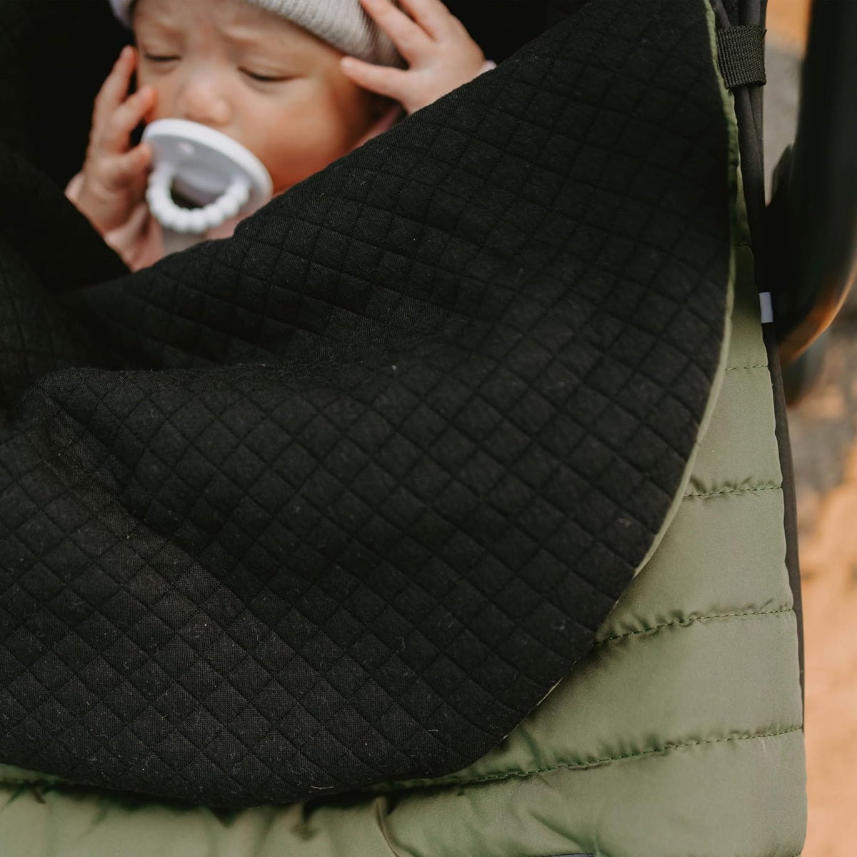 Infant Car Seat Footmuff – Weather-Resistant Baby Bunting Bag with Magnetic Closure, Non-Slip Backing & Open Harness Design – Universal Fit Winter Cover for Baby Car Seat & Stroller