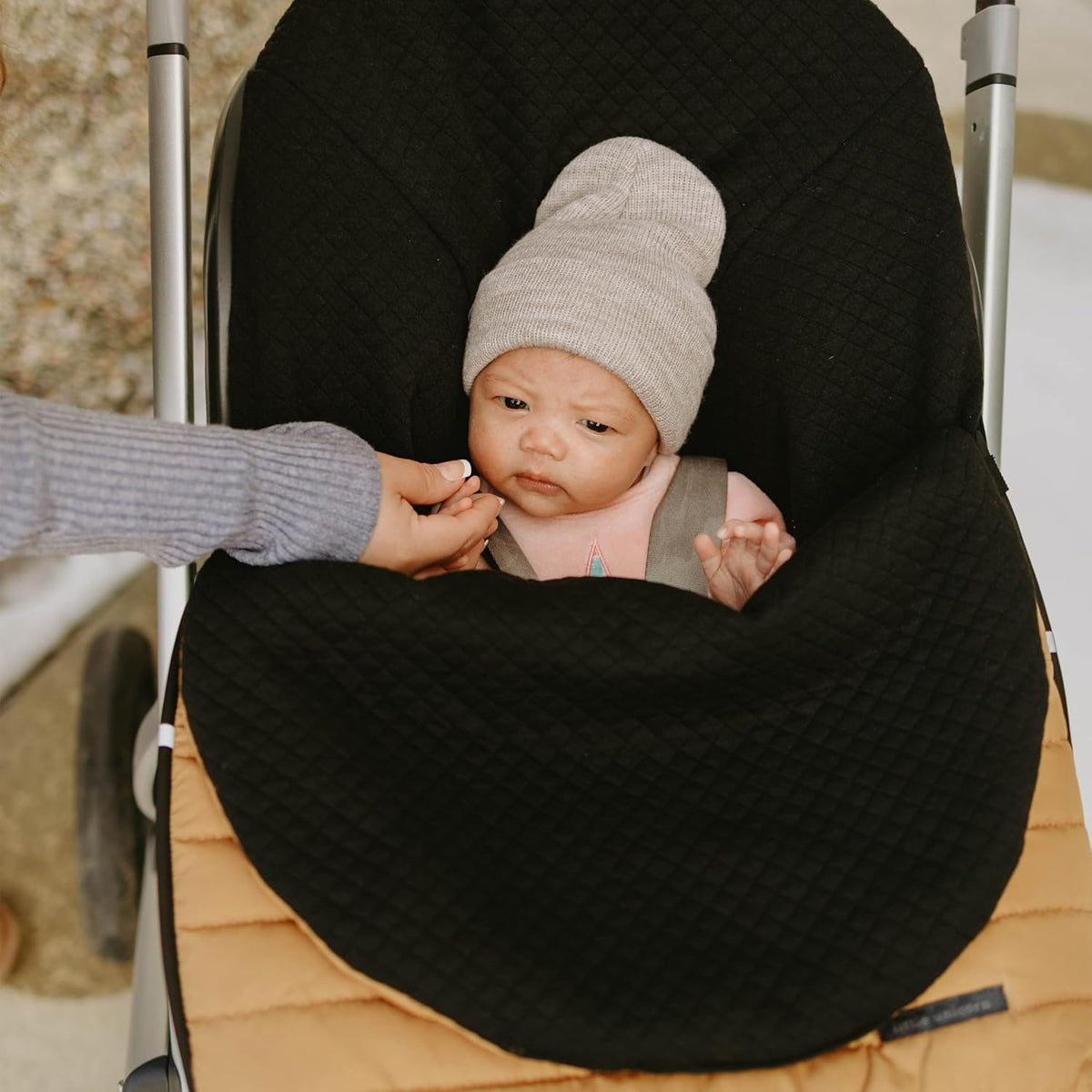 Infant Car Seat Footmuff – Weather-Resistant Baby Bunting Bag with Magnetic Closure, Non-Slip Backing & Open Harness Design – Universal Fit Winter Cover for Baby Car Seat & Stroller