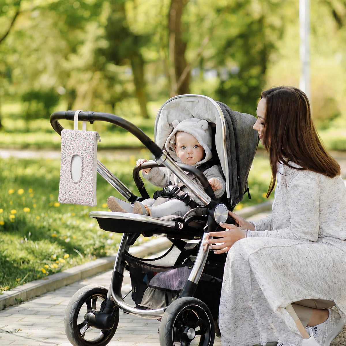 Quilted Baby Wipe Holder Floral Diaper Pouch Portable Quilted Wipes Bag for Car, Stroller (Beige Pattern)