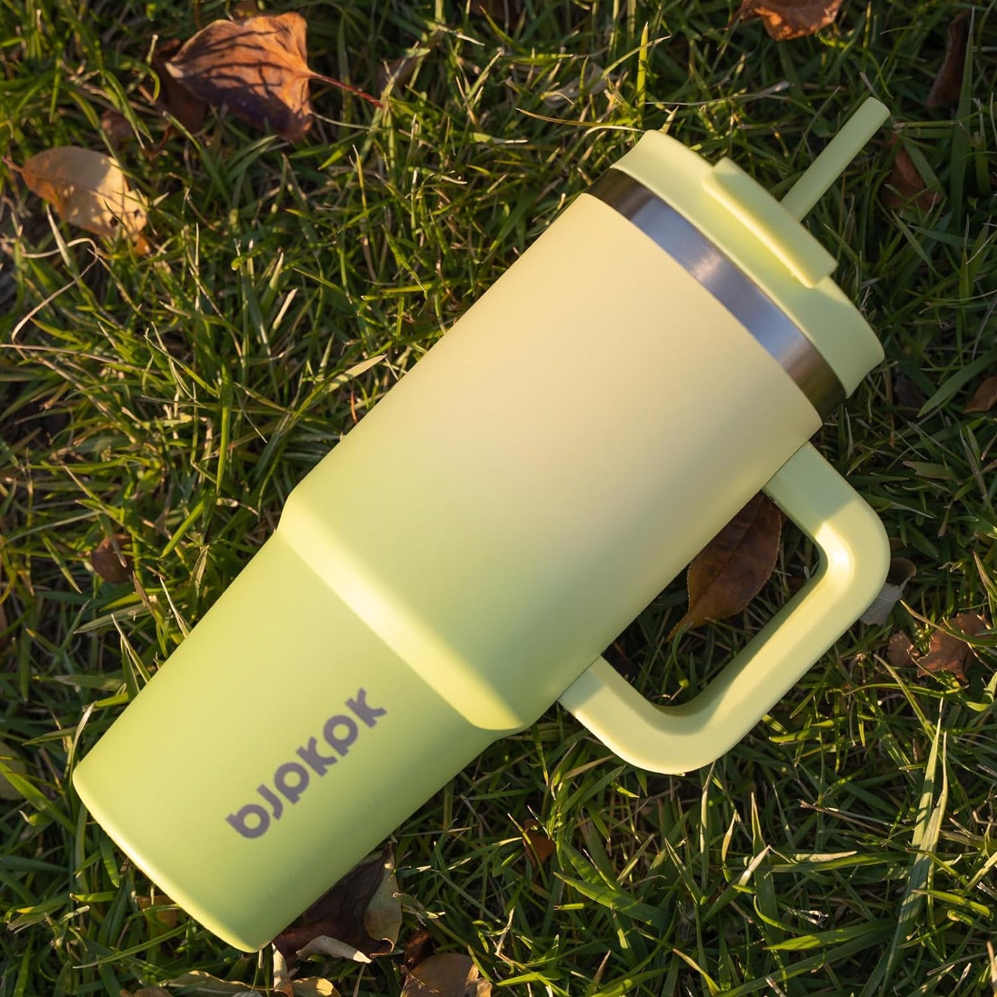 30 oz Insulated Tumbler with Handle & Straw, Stainless Steel | Double Wall Vacuum Insulation, Leak Proof, BPA Free, Dishwasher Safe, Cupholder Friendly, Travel & Outdoor, Bubble Gum