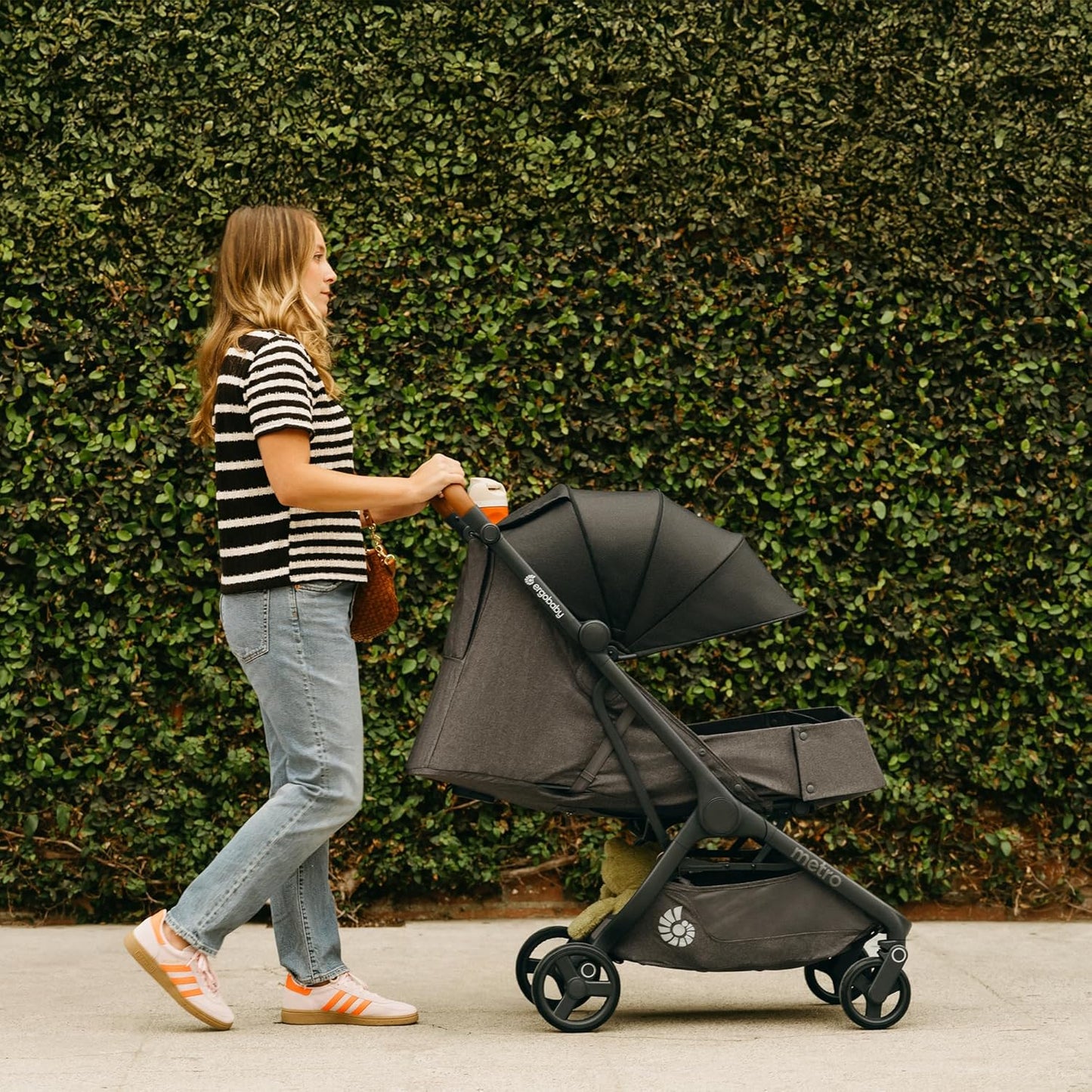 Ergobaby Metro 3 Baby Stroller for Newborns, Infants, and Toddlers - Travel Stroller with One-Hand Fold, Near-Flat Recline, Adjustable Handlebar - Onyx Black