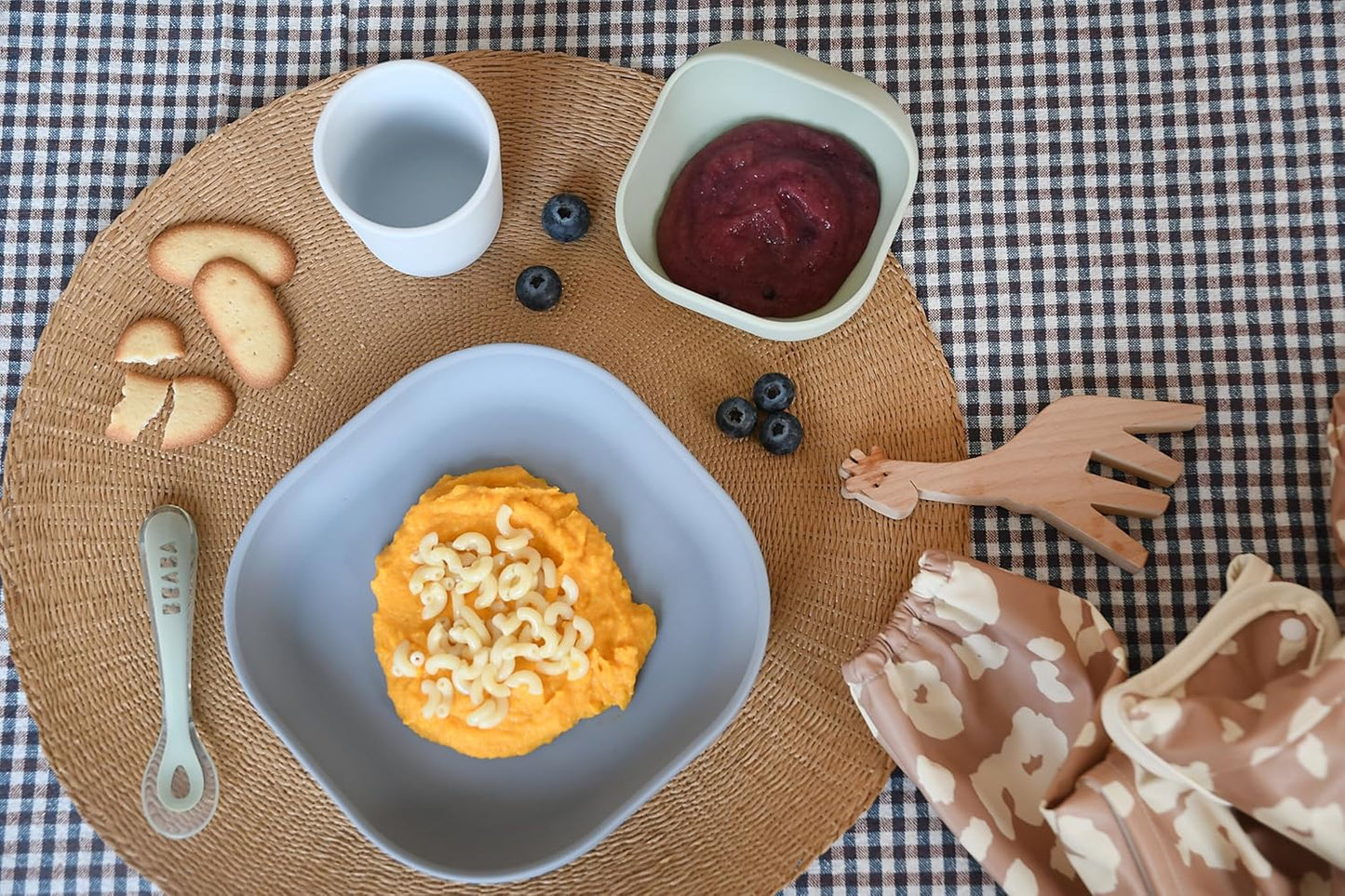 BEABA 100% Silicone 4-Piece Baby Feeding Set, Suction Plates for Baby, Made w/High Grade Food Safe Silicone, Rose