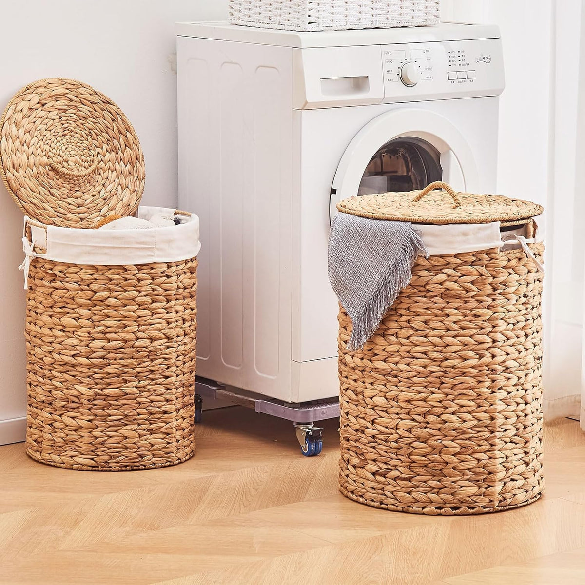 Round Water Hyacinth Laundry Hamper with Lid Handwoven Wicker Basket with Handles for Dirty Clothes, Storage, and Organization Ideal for Bedroom, Bathroom, and Laundry Room, No Assembly Required, 60L