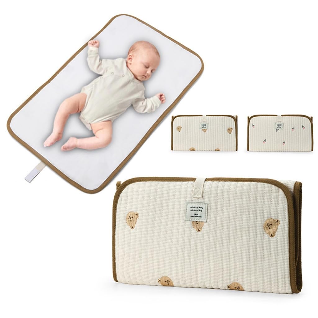Portable Baby Changing Pad Foldable & Water Proofing Mat Built-in Mesh Pocket for Newborns and Parents During Travel (Bear)
