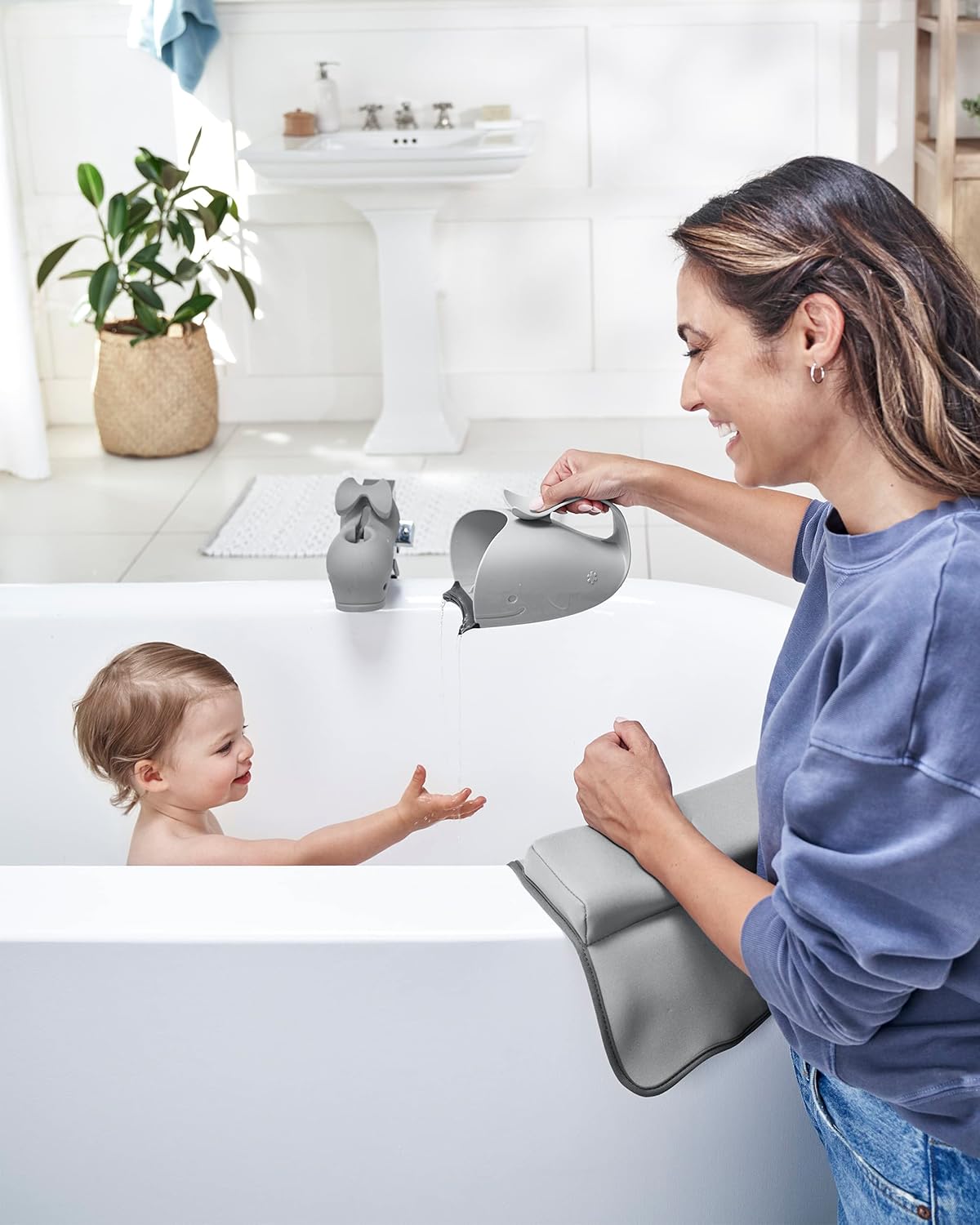 Baby Bath Rinse Cup MOBY Tear-free Waterfall Rinser Grey Age 0+