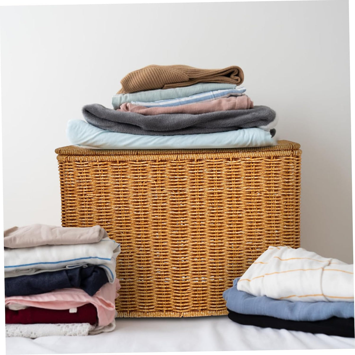 Portable Basket with Lid, Plastic Rectangular Organizer for Small Items
