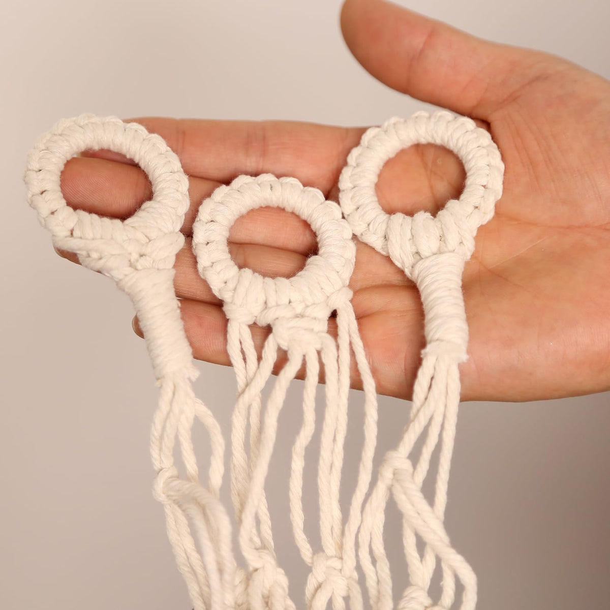 Stuffed Animals Hammock Corner Hanging Net Macrame Stuffed Animal Storage Plush Toy Holder Toy Organizer for Boho Nursery Playroom Bedroom Kids Room (cream, M)