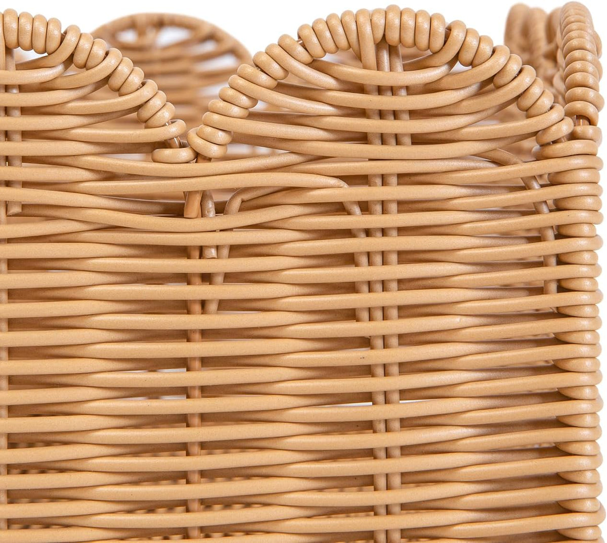 Rattan Divided Scalloped Basket,Wicker Diaper Caddy Scalloped Baske,Woven Natural Basket with 4 Dividers,Suitable for Baby Rooms, Bathrooms, Bedrooms (Rattan)