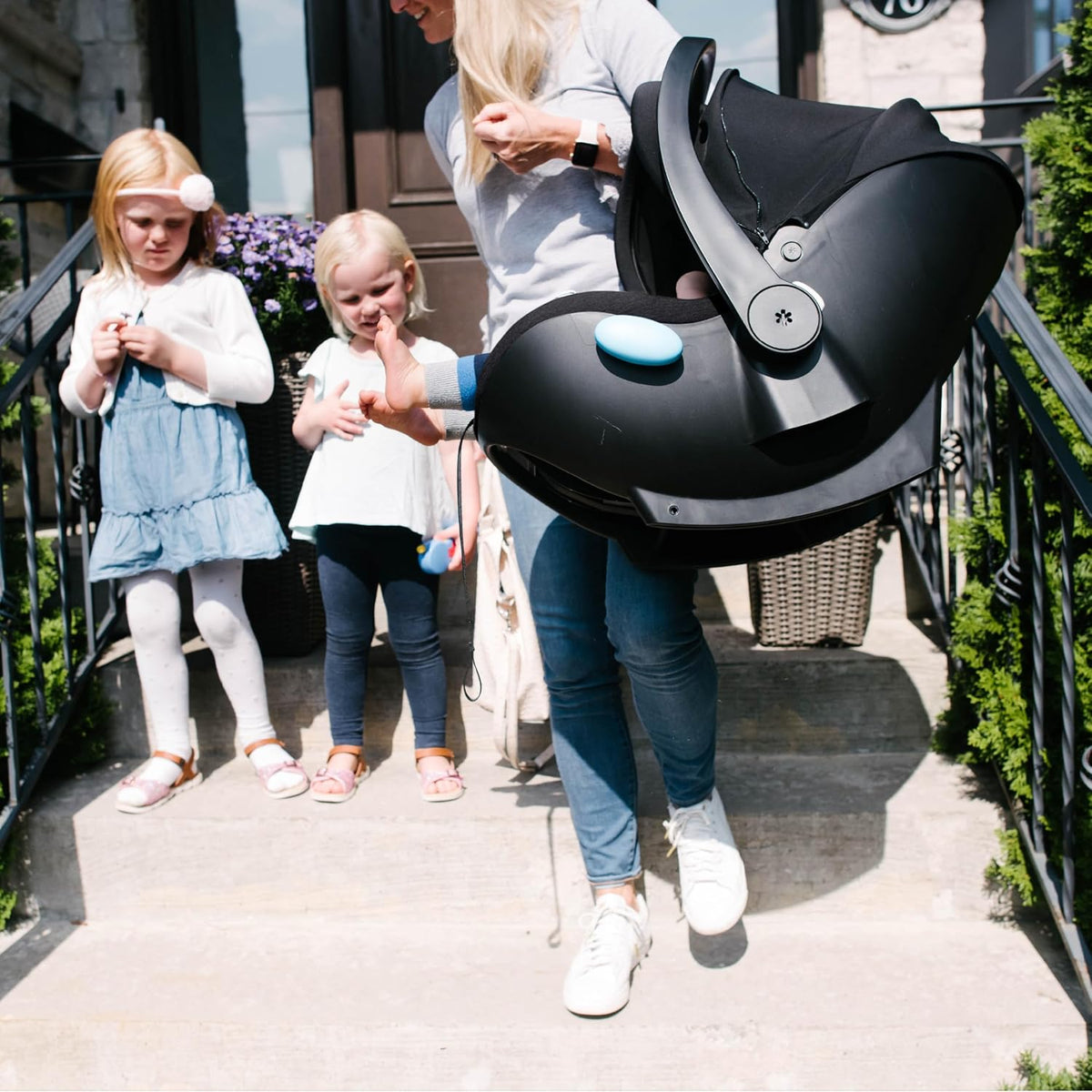 Liing Infant Car Seat with Adjustable Load Leg, Compact, Lightweight Design, 7 Recline Positions, Easy-to-Use Rigid Latch, and Flame Retardant-Free (Railroad Ziip)