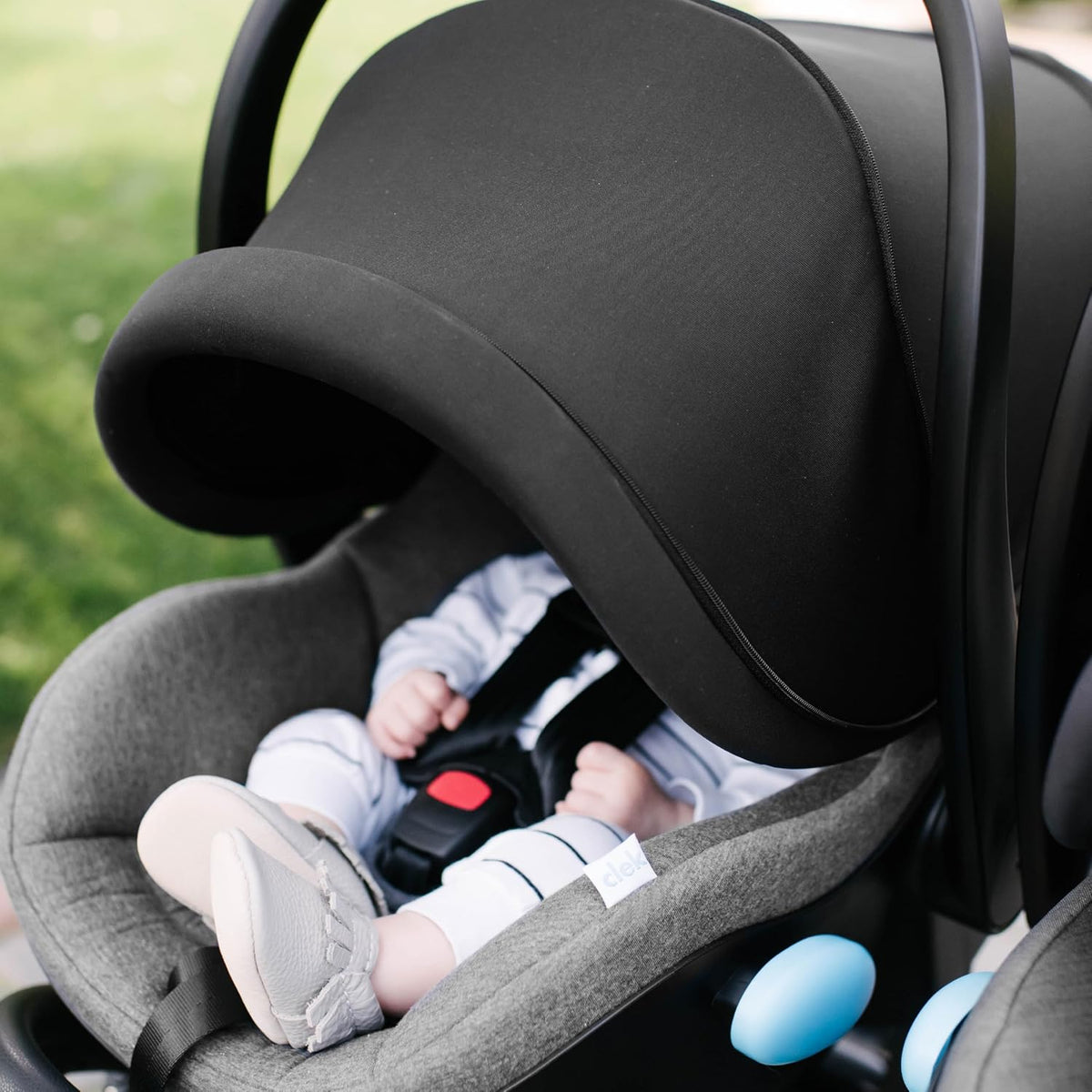 Liing Infant Car Seat with Adjustable Load Leg, Compact, Lightweight Design, 7 Recline Positions, Easy-to-Use Rigid Latch, and Flame Retardant-Free (Railroad Ziip)