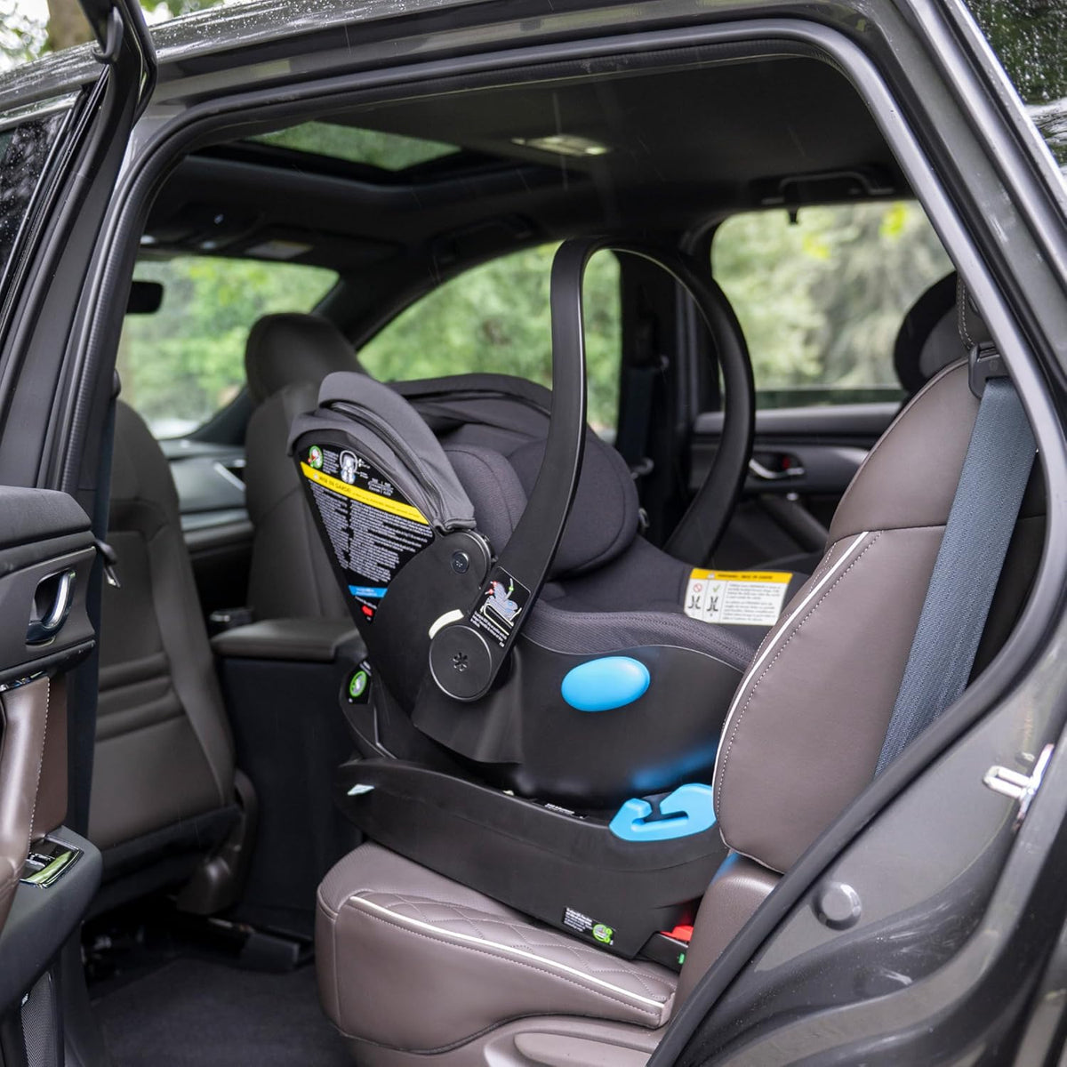 Liing Infant Car Seat with Adjustable Load Leg, Compact, Lightweight Design, 7 Recline Positions, Easy-to-Use Rigid Latch, and Flame Retardant-Free (Railroad Ziip)