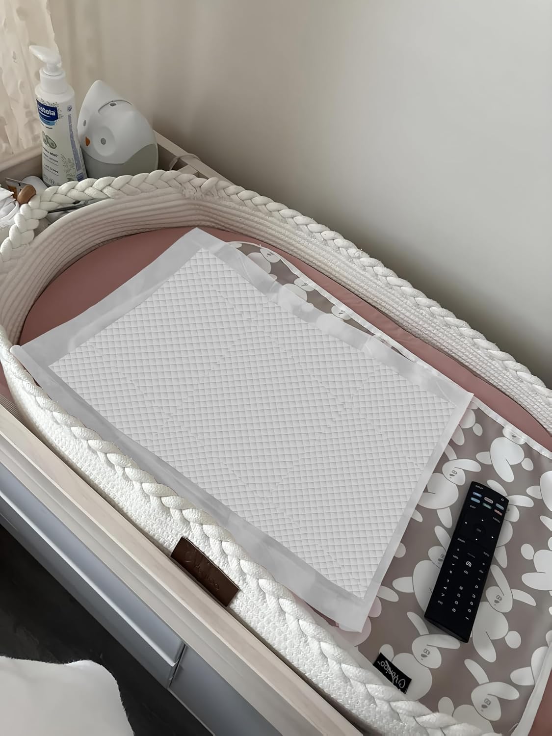 Disposable Changing Pad Liners Super Soft, Disposable Changing Pads, Ultra Absorbent & Waterproof - Covers Any Surface for Mess Free Baby Diaper Changes (White)
