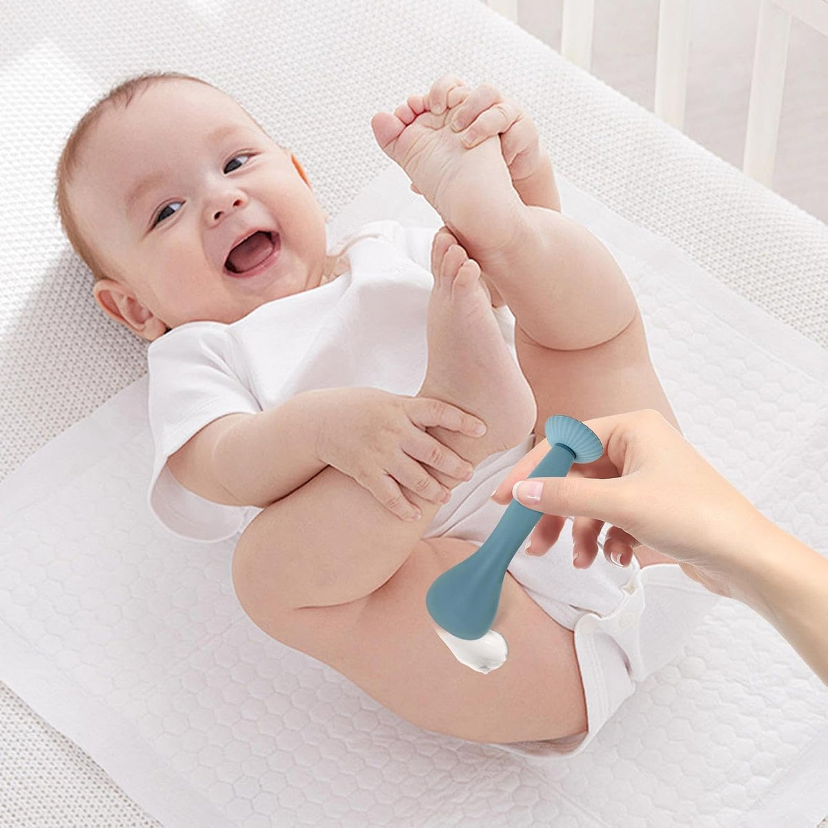 Cream applicator for – modern ergonomic sturdy, lightweight, compact