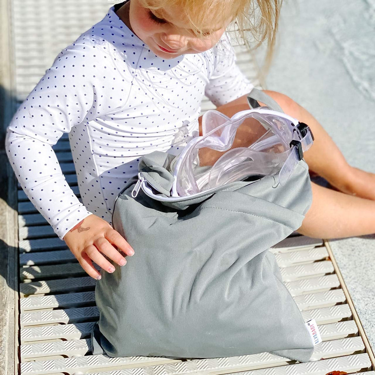 ALVA 2pcs Cloth Diaper Wet Dry Bags Waterproof Reusable with Two Zippered Pockets Travel Beach Pool Daycare Soiled Baby Items Yoga Gym Bag for Swimsuits or Wet Clothes 2LM05 - Colors B