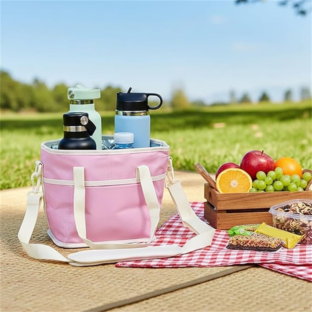 Drink Carrier Bag for 4 Cups, Insulated Drink Carrier with 4 Compartments, Portable Tumbler Holder with Adjustable Strap, Drink Caddy Tote for Coffee, Travel, Takeout & Outings (Black)