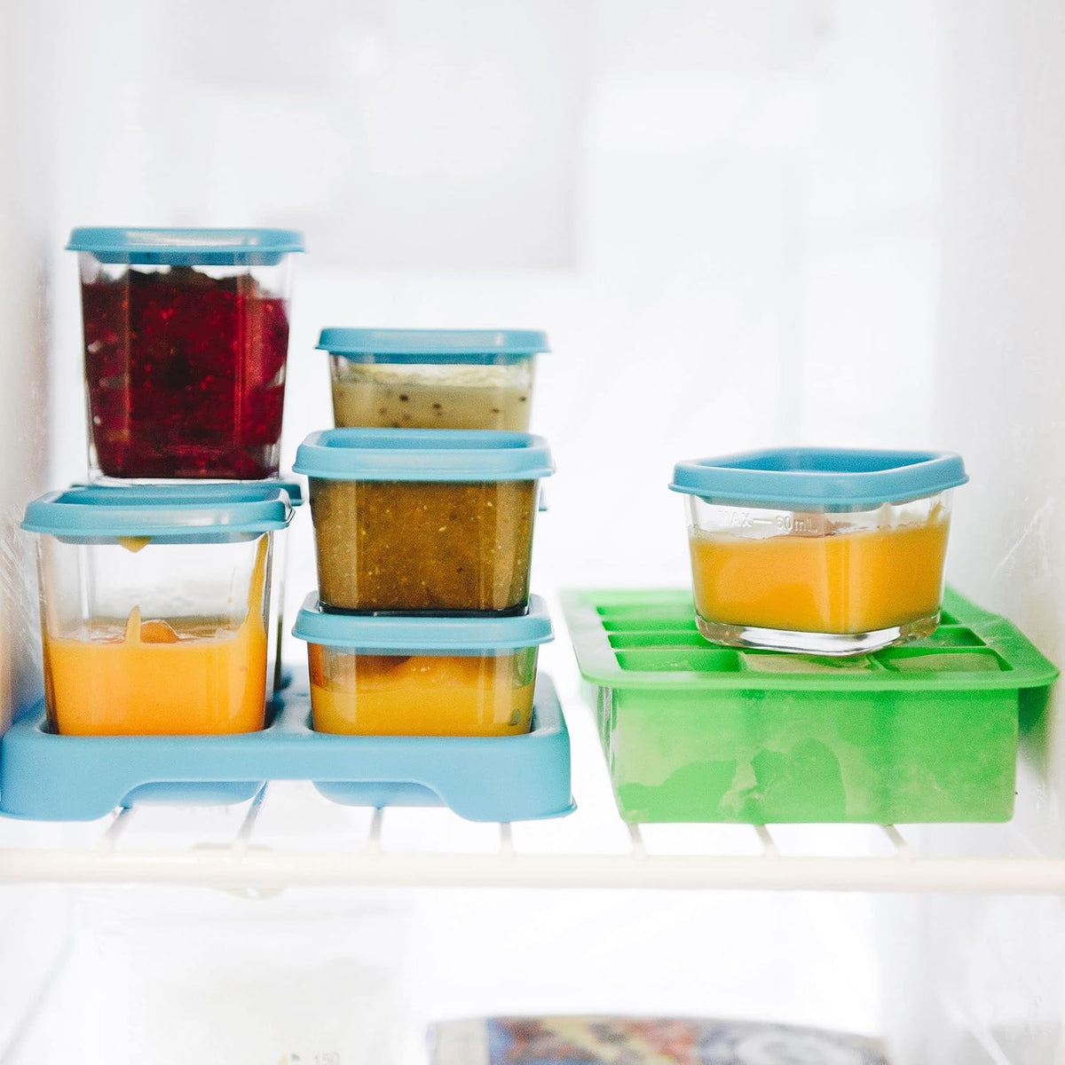 Fresh Baby Food Freezer Tray made from Silicone | Perfectly portioned for baby's first feedings | Clear lid for covering food & stacking trays, Flexible for easy removal, Dishwasher safe