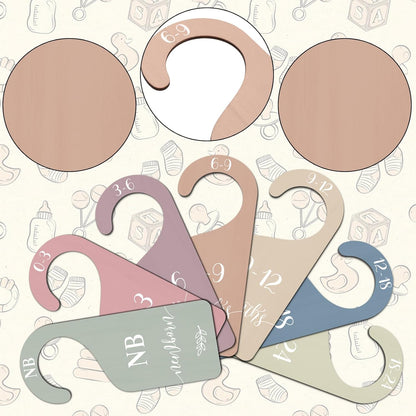 7Pcs Green Wooden Baby Closet Size Dividers with Green Velvet Bag Newborn to 24 Month Thicken Infant Wardrobe Hanger Organizers for Home Nursery Supplies