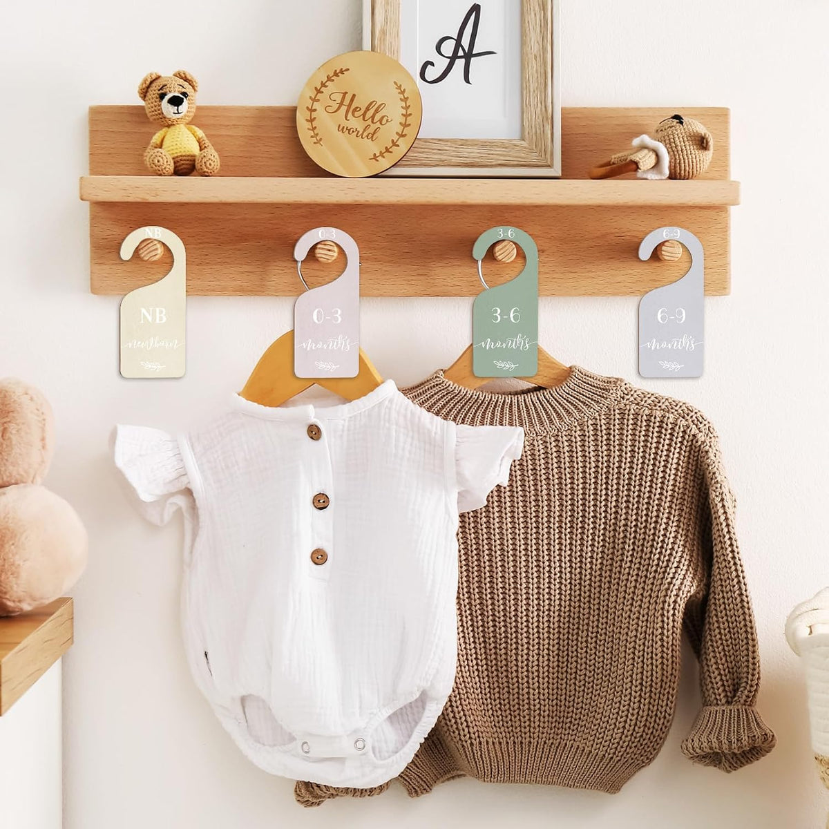 7Pcs Green Wooden Baby Closet Size Dividers with Green Velvet Bag Newborn to 24 Month Thicken Infant Wardrobe Hanger Organizers for Home Nursery Supplies