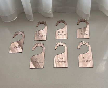 Baby Closet Dividers,Set of 7 Acrylic Mirror Baby Clothes Organizers for Wardrobe Closet Home Nursery from Newborn to 24 Months (Gold Mirror, Model 1)