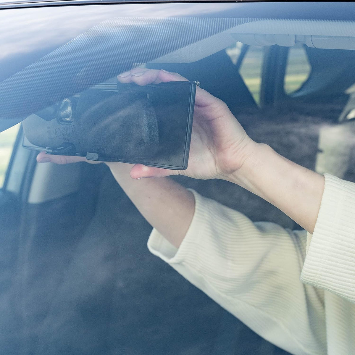 Verivue Universal Panoramic 12-Inch Rear View Mirror, Anti-Glare Wide Angle Car Mirror, Rearview Mirrors Accessory for Baby Rear-Facing, Tint flat Mirrors for Cars and SUVs.