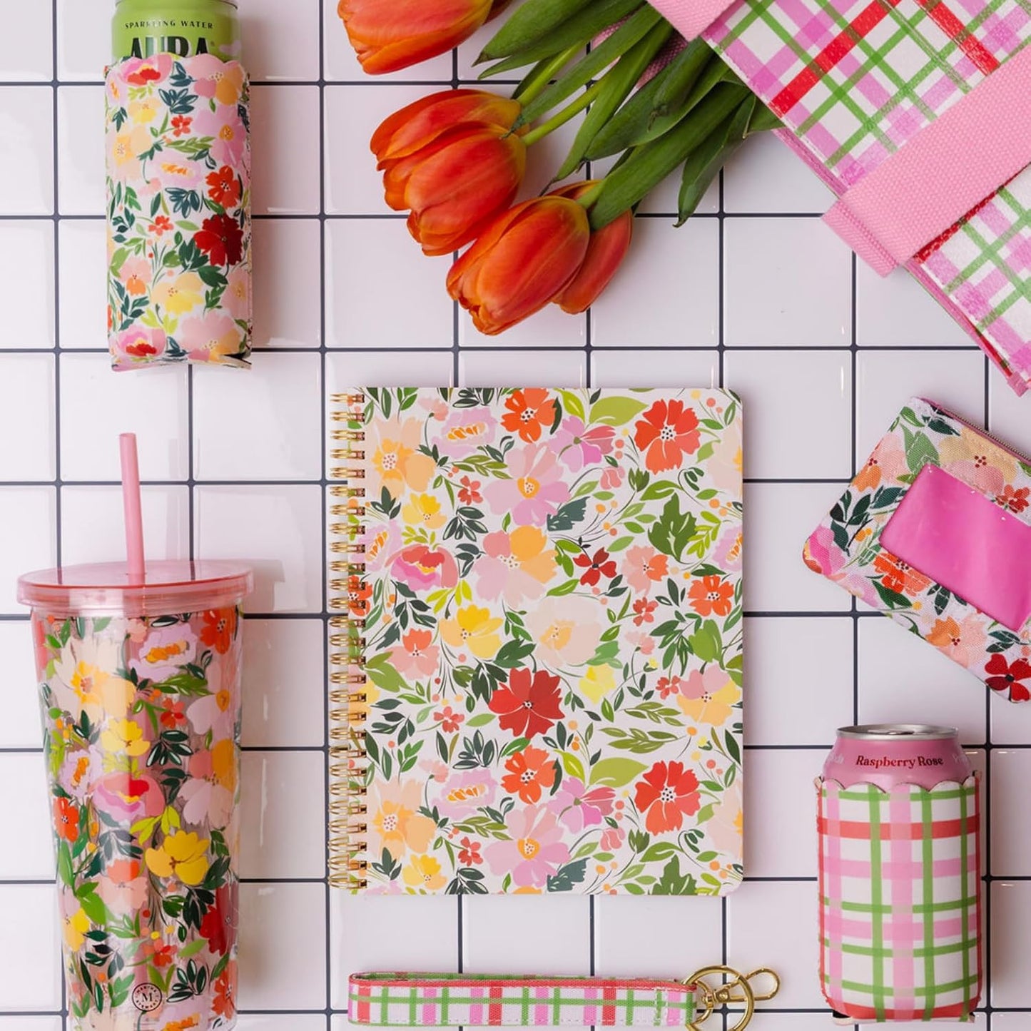 Double Wall Tumbler with Lid and Reusable Straw, Floral Plastic Cup, Insulated Travel Cup Holds 24 Ounces, Floral Cloud Dancer