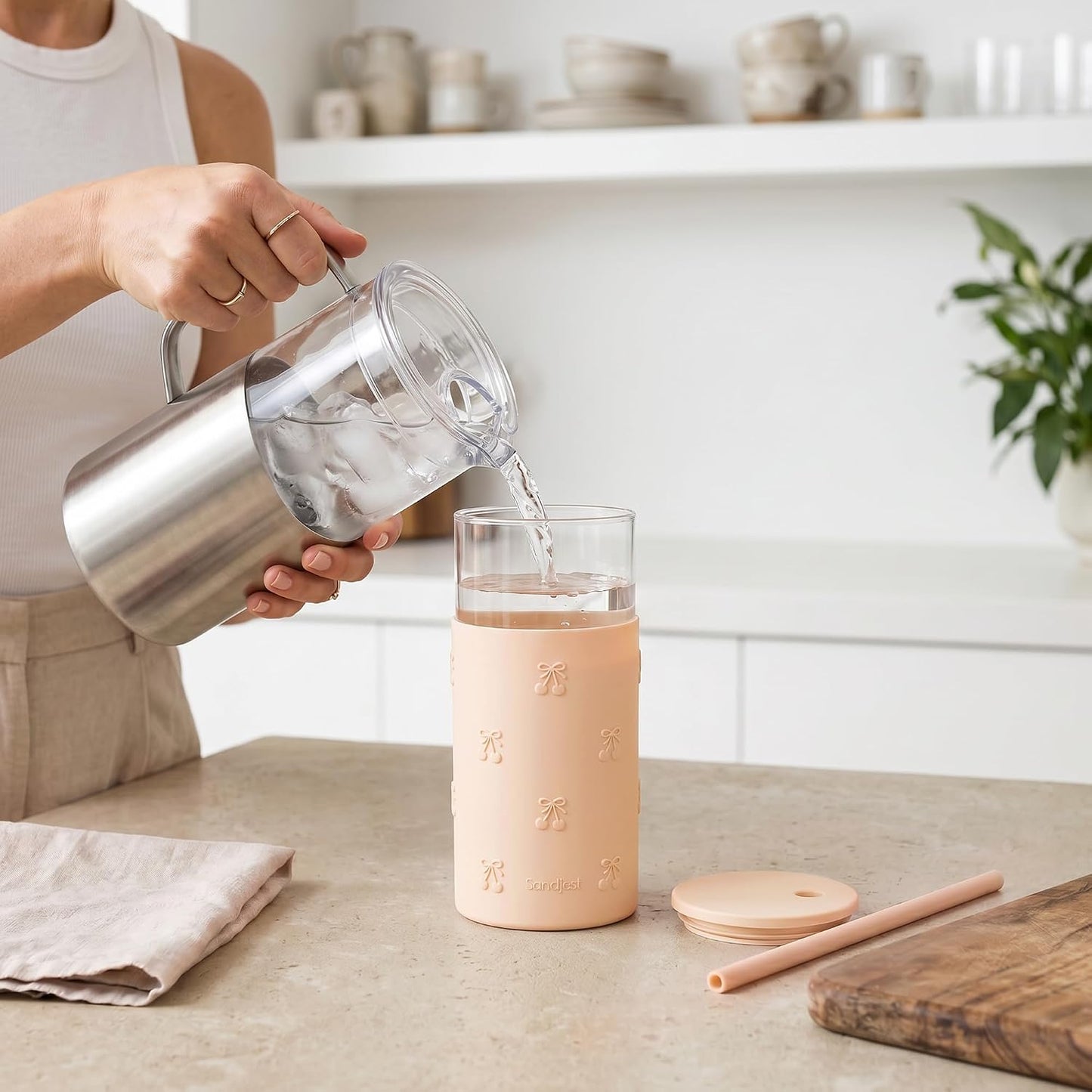 Glass Tumbler with Straw and Lid, Glass Water Bottle with Silicone Sleeve 20oz, Smoothie, Iced Coffee Cup, Gifts for Women Teen Girls Birthday Christmas (Cream)